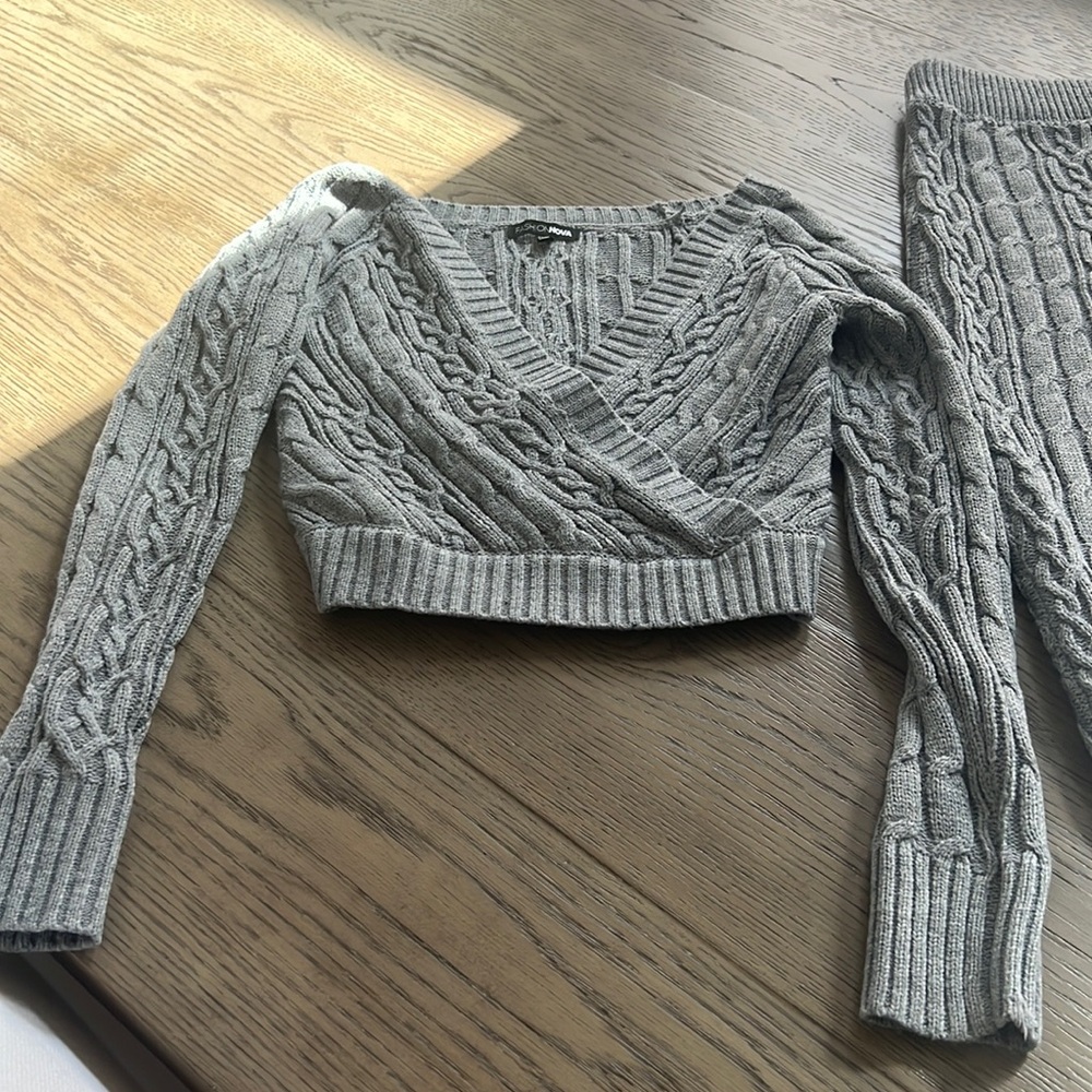 Grey sweater set fashionnova size xs very flattering worn once
